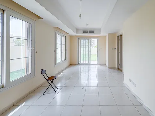 2 Bedrooms Villa in Springs 3