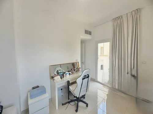 2 Bedrooms Villa in Springs 3