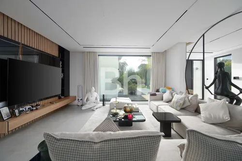 4 Bedrooms Villa in Garden Hall