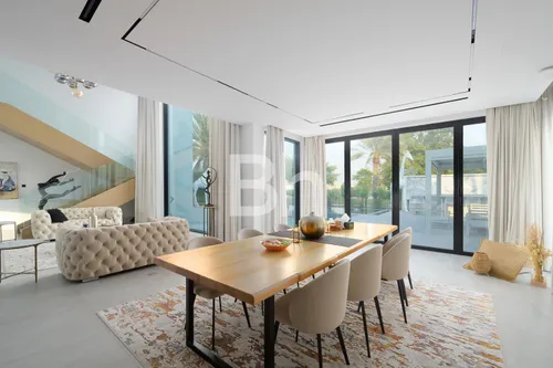 4 Bedrooms Villa in Garden Hall