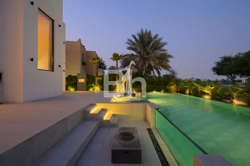 4 Bedrooms Villa in Garden Hall