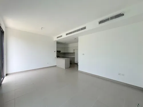 4 Bedrooms Villa in Maple 3