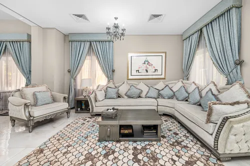 5 Bedrooms Villa in The Villa