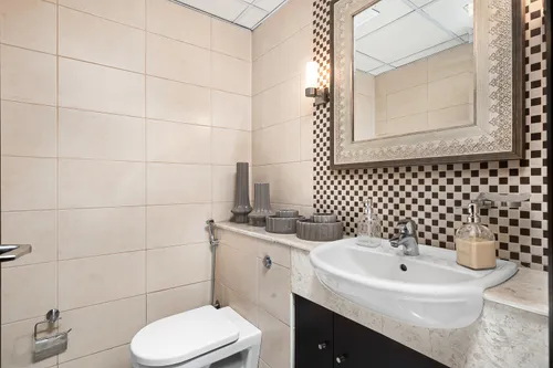 5 Bedrooms Villa in The Villa