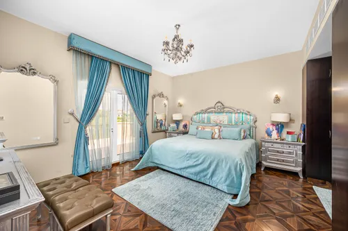 5 Bedrooms Villa in The Villa