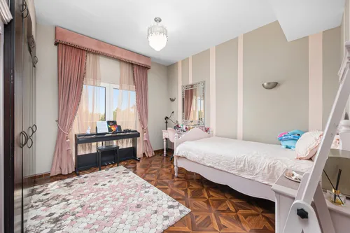 5 Bedrooms Villa in The Villa