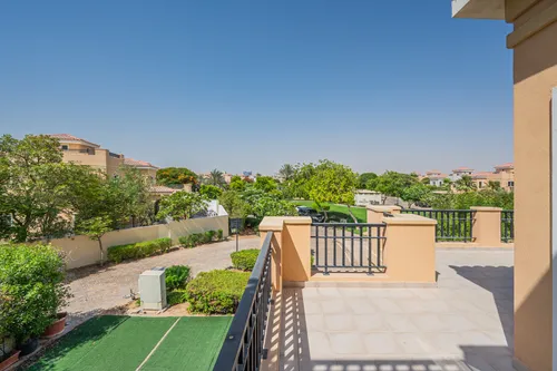 5 Bedrooms Villa in The Villa