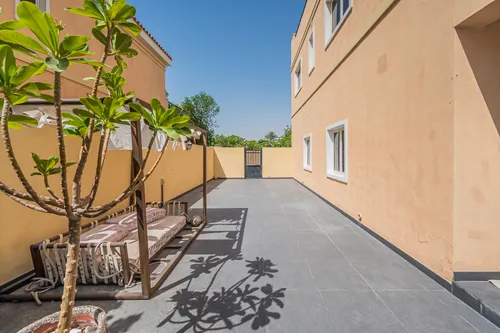 5 Bedrooms Villa in The Villa