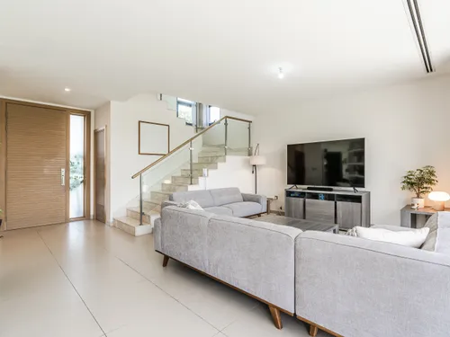 5 Bedrooms Villa in Sidra Villas I