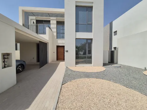 Luxurious 4-Bed | Private Garden | Close To Pool