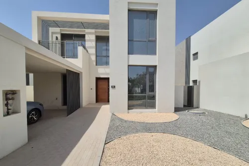 Luxurious 4-Bed | Private Garden | Close To Pool