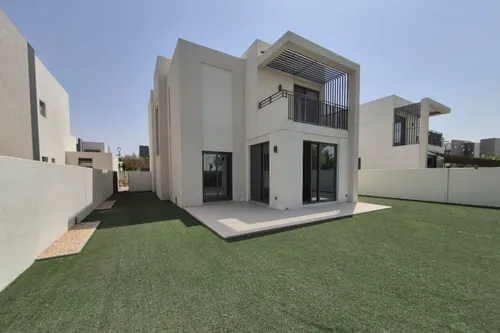 Luxurious 4-Bed | Private Garden | Close To Pool