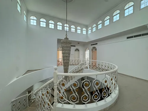 5 Bedrooms Villa in Jumeirah 1