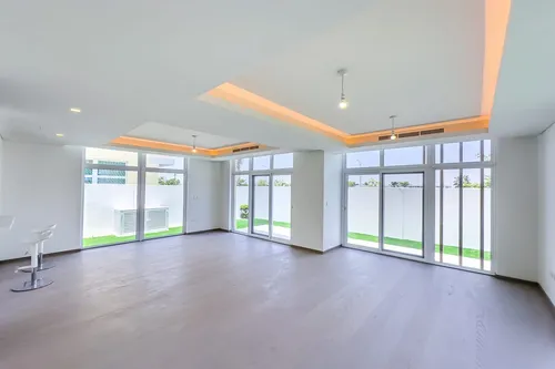 6 Bedrooms Villa in Aquilegia