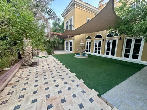 4 Bedrooms Villa in The Centro