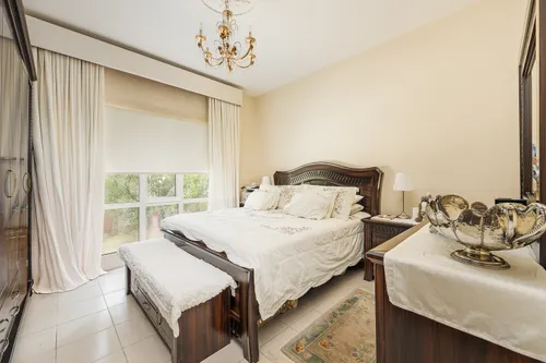 5 Bedrooms Villa in Meadows 3