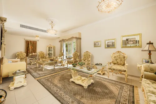 5 Bedrooms Villa in Meadows 3