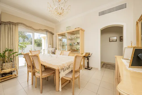 5 Bedrooms Villa in Meadows 3