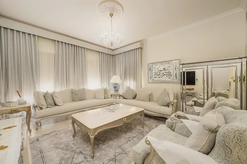 5 Bedrooms Villa in Meadows 3
