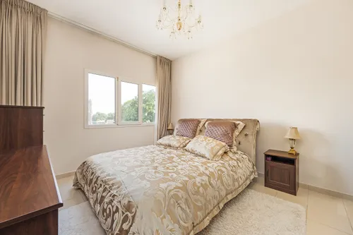 5 Bedrooms Villa in Meadows 3