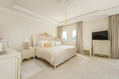 5 Bedrooms Villa in Meadows 3