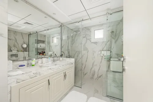 5 Bedrooms Villa in Meadows 3