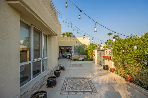 5 Bedrooms Villa in Meadows 3