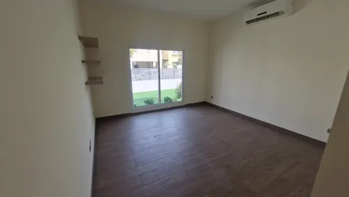 5 Bedrooms Villa in Meadows 2