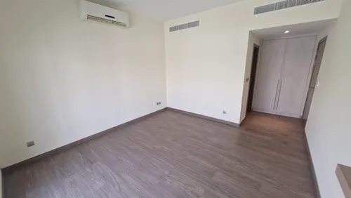 5 Bedrooms Villa in Meadows 2