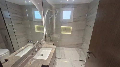5 Bedrooms Villa in Meadows 2