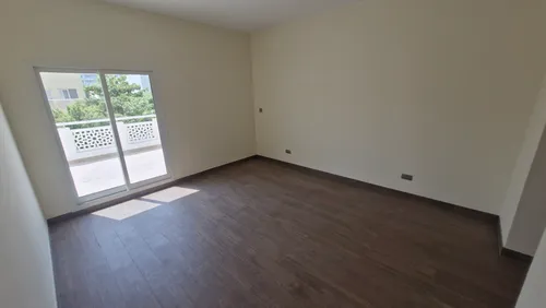 5 Bedrooms Villa in Meadows 2