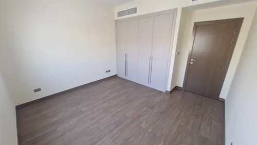 5 Bedrooms Villa in Meadows 2