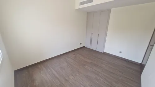 5 Bedrooms Villa in Meadows 2