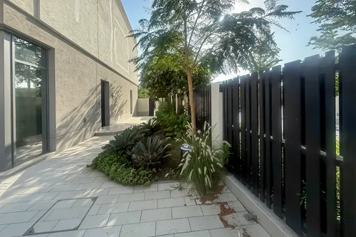 5 Bedrooms Villa in 180 Degrees Villas