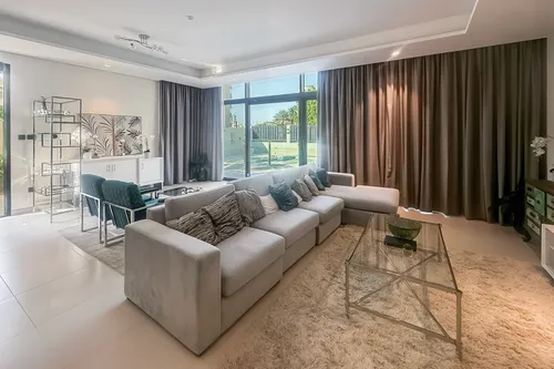 5 Bedrooms Villa in 180 Degrees Villas