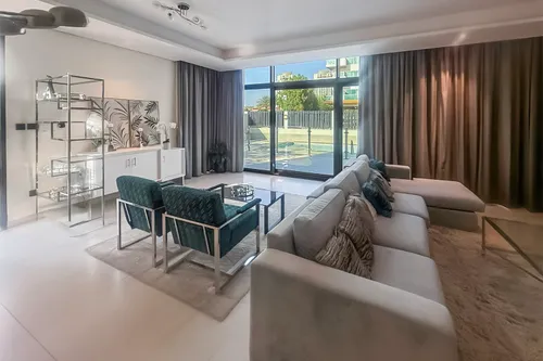 5 Bedrooms Villa in 180 Degrees Villas