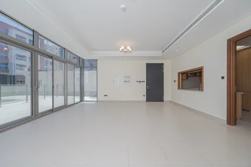 5 Bedrooms Villa in 180 Degrees Villas
