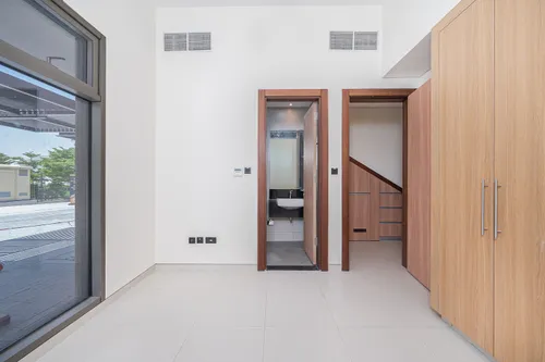 5 Bedrooms Villa in 180 Degrees Villas