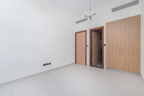 5 Bedrooms Villa in 180 Degrees Villas