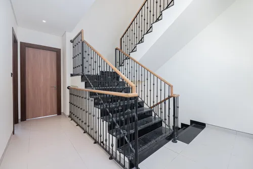 5 Bedrooms Villa in 180 Degrees Villas