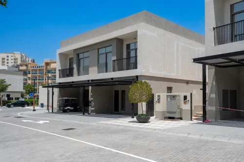 5 Bedrooms Villa in 180 Degrees Villas