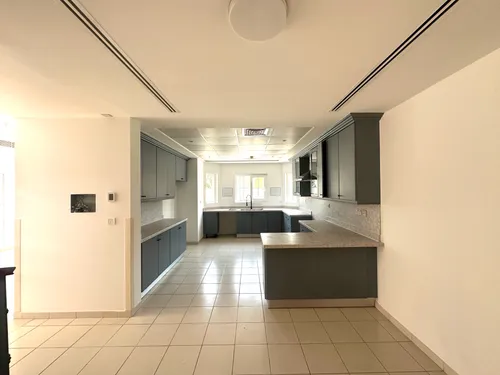 5 Bedrooms Villa in Mirador La Coleccion 1