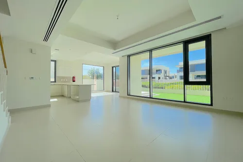 5 Bedrooms Villa in Maple 3