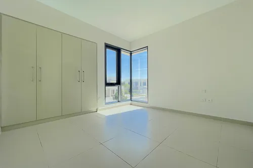 5 Bedrooms Villa in Maple 3