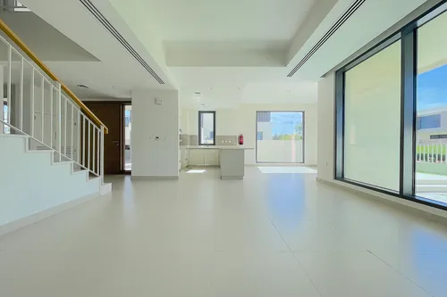 5 Bedrooms Villa in Maple 3