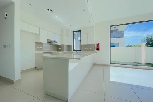 5 Bedrooms Villa in Maple 3