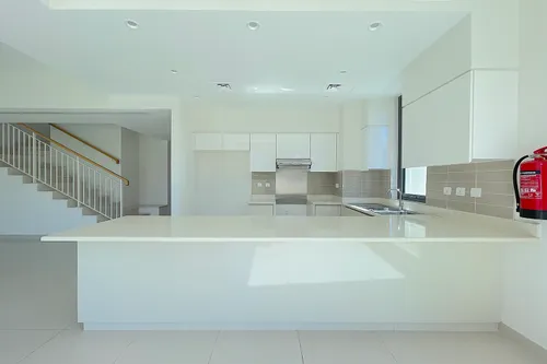 5 Bedrooms Villa in Maple 3
