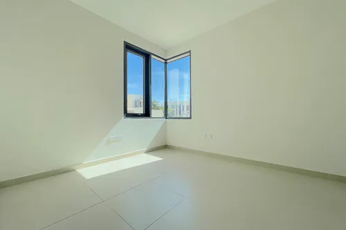 5 Bedrooms Villa in Maple 3