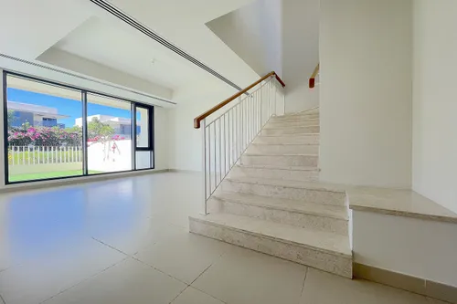 5 Bedrooms Villa in Maple 3
