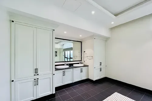 6 Bedrooms Villa in Sector HT